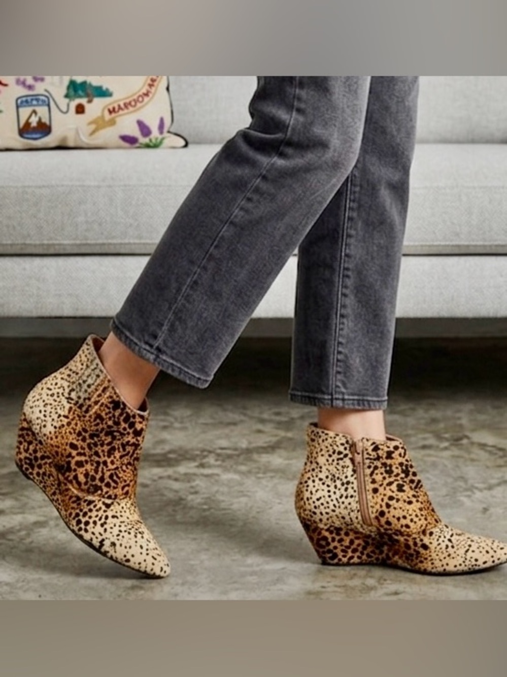 Chic Leopard Print Ankle Boots - Picture 1 of 14